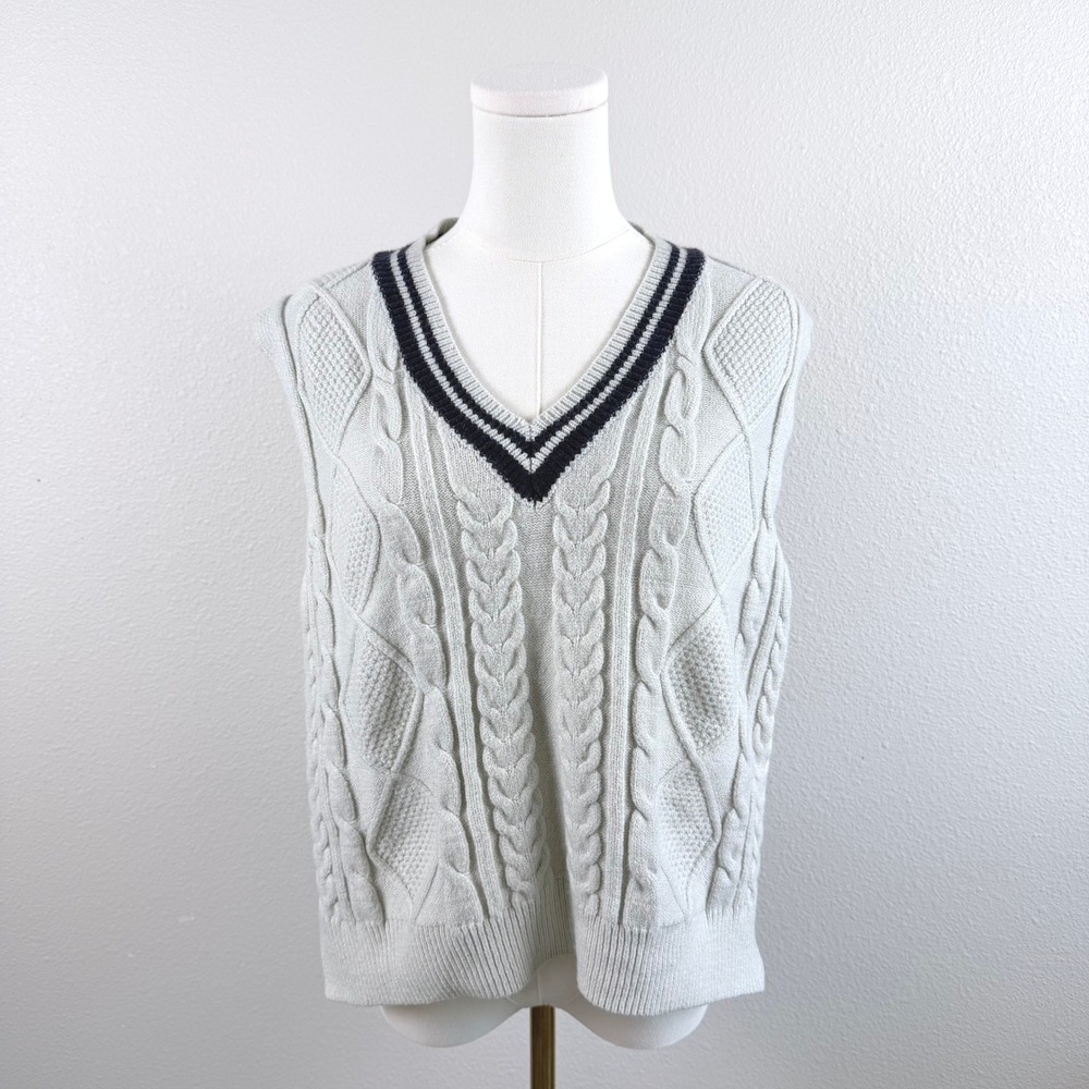 Dazy Women Light Grey Cable Knit V-Neck Cricket Sweater Vest Preppy Medium